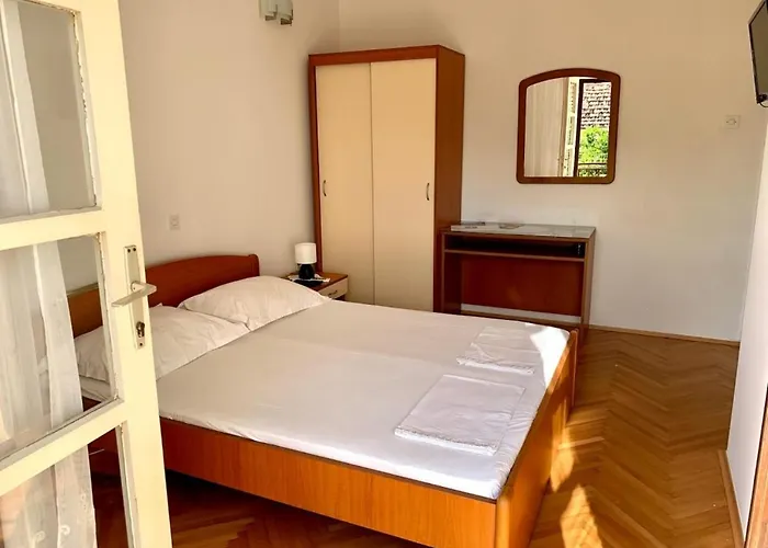 Guest house Obradovic & 3*