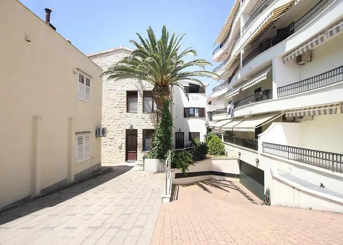 Obradovic & Макарська