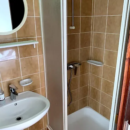 Obradovic & ゲストハウス マカルスカ