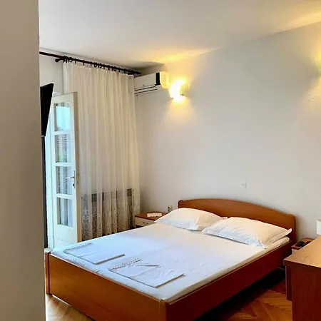 Obradovic & マカルスカ