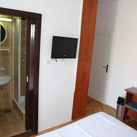 Obradovic & ゲストハウス